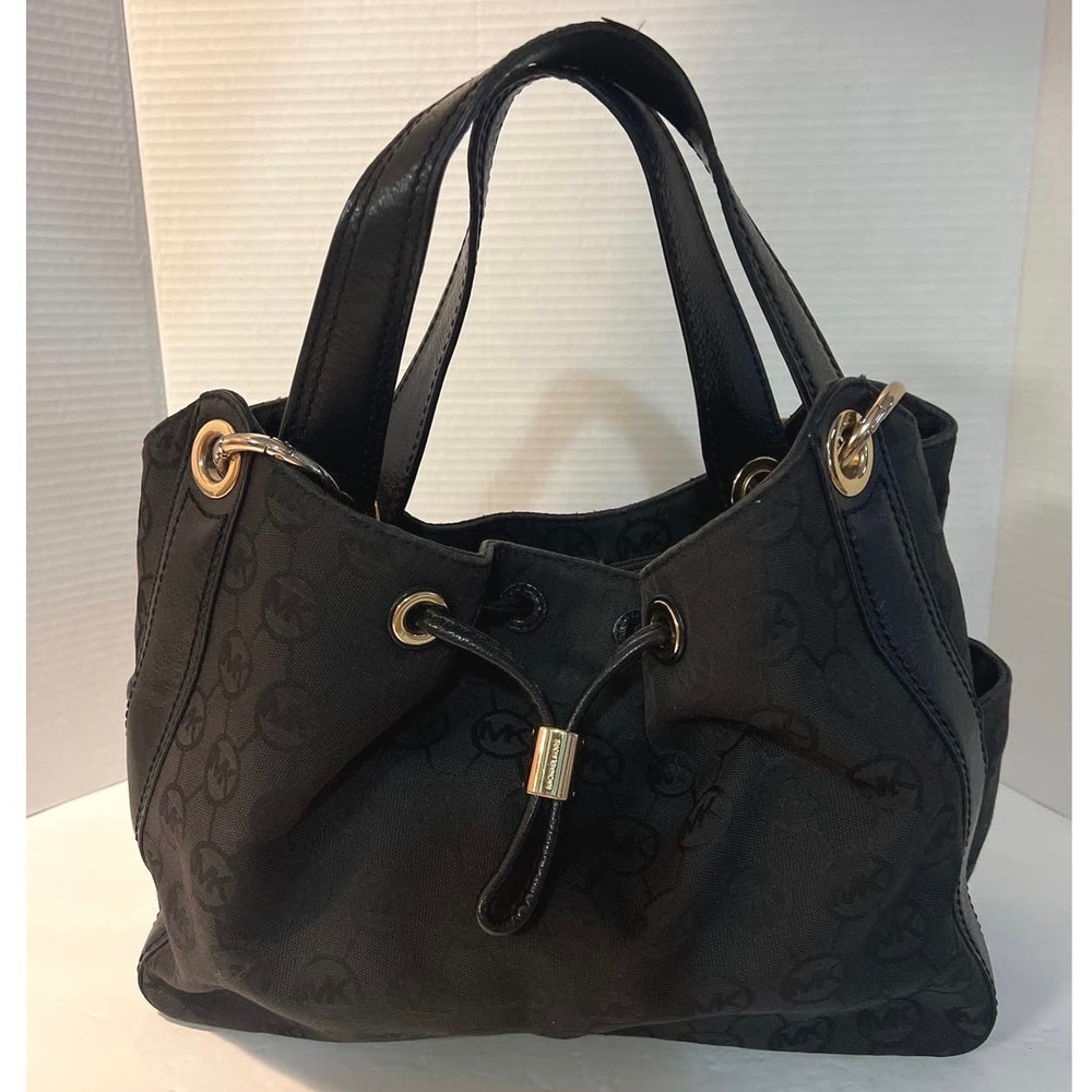 Sale!! Michael Kors Black Logo Handbag.